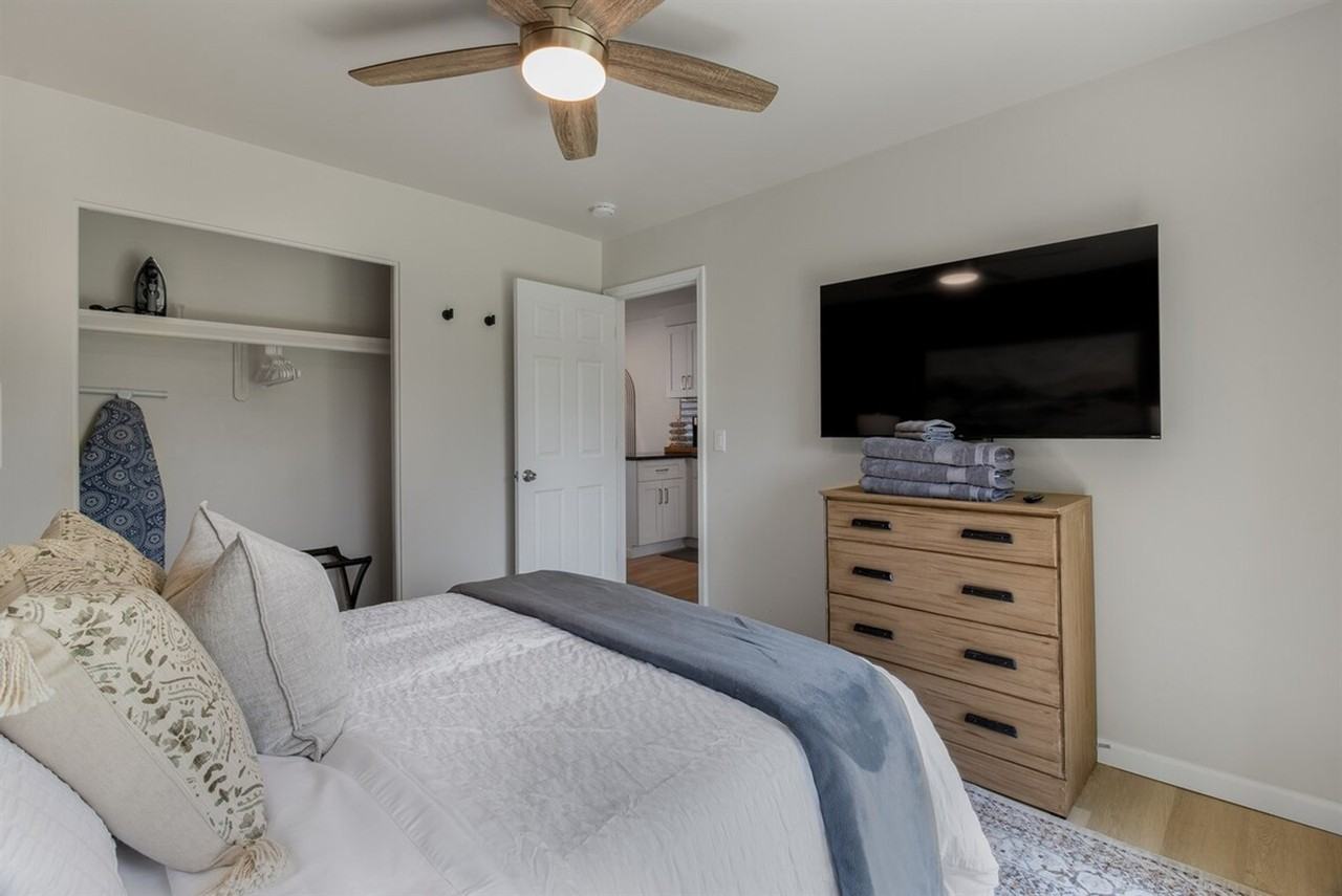 53 Hollywood Ct #1032314P - Photo 6 of 17