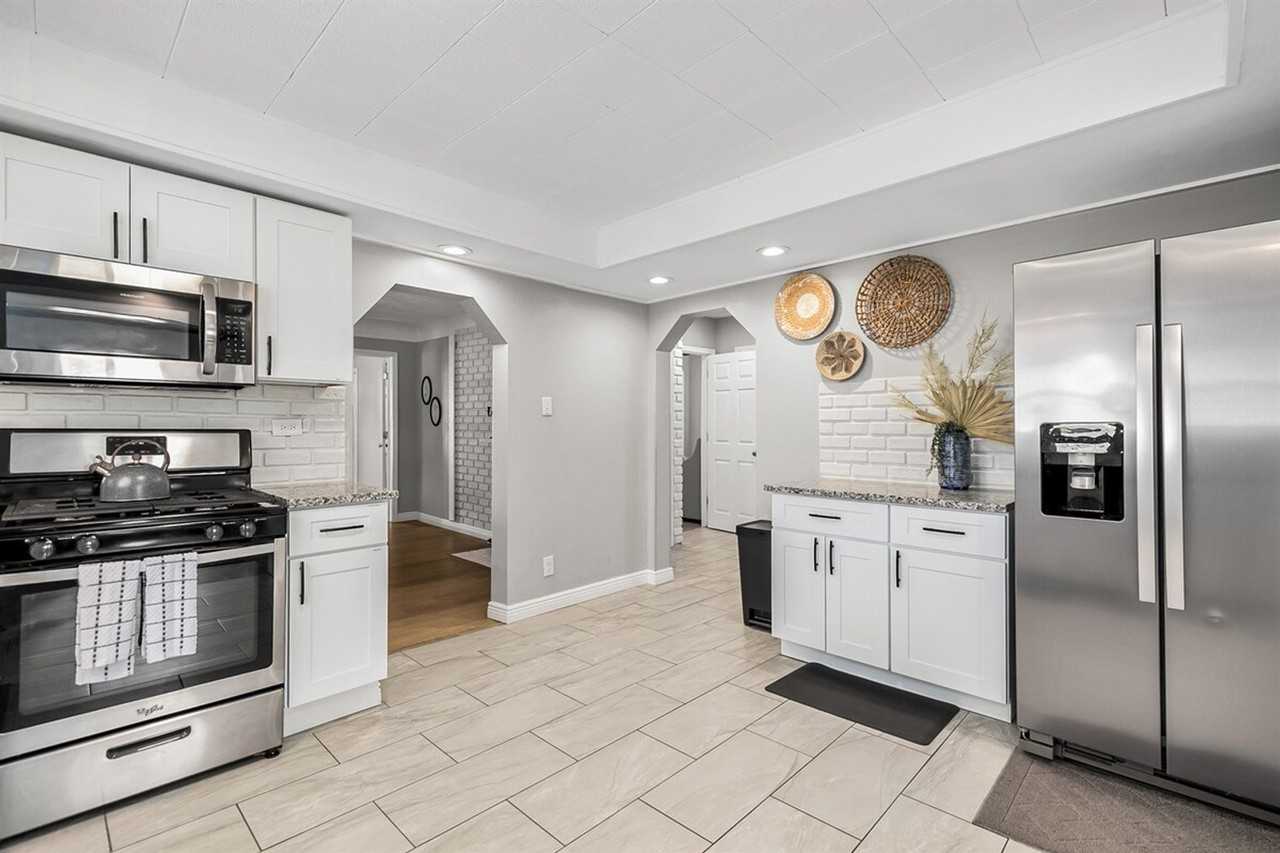 14926 E 10 Mile Rd #1032312P - Photo 7 of 32