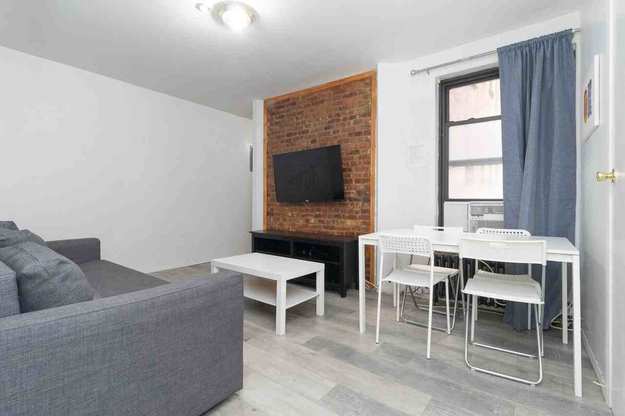 337 E 94th St #1032043P - Photo 5 of 35