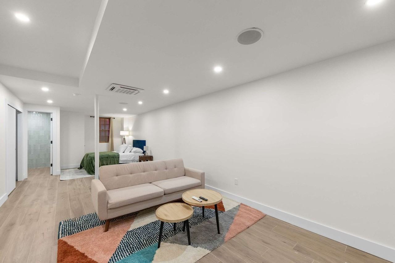 10 Hausman St #1299052P - Photo 4 of 27