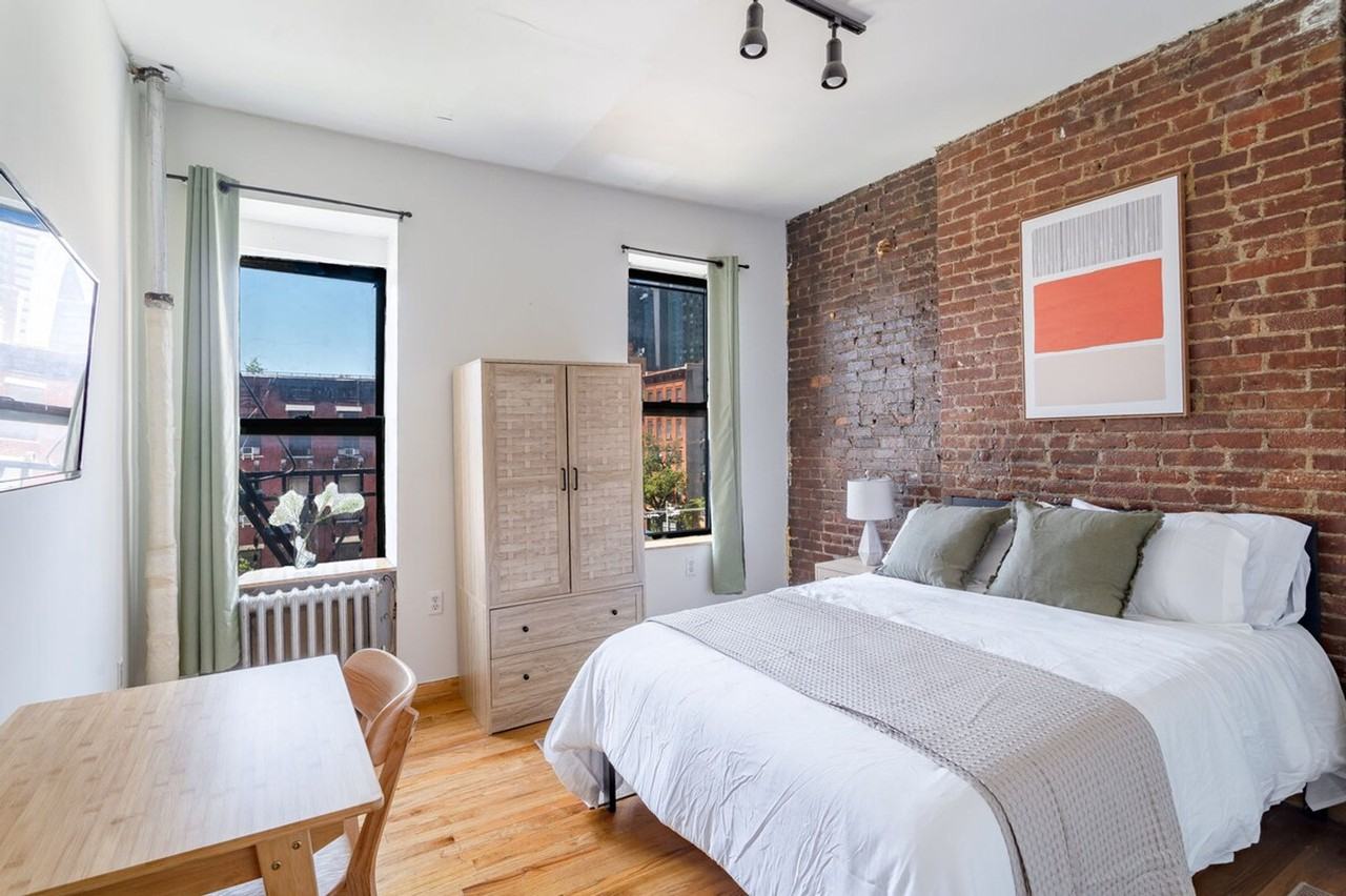 538 9th Ave #1323939P - Photo 6 of 16