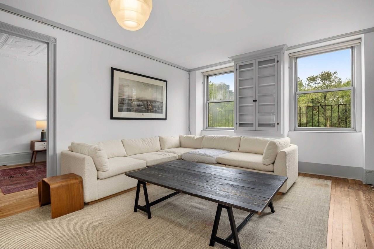 185 E Broadway #1330811P - Photo 4 of 19