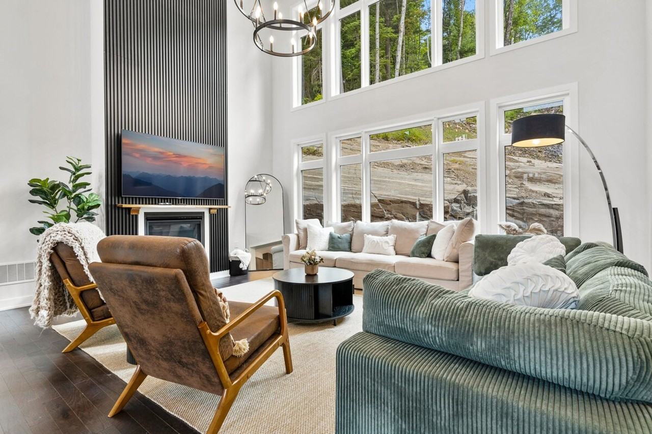 1042 Greensview Dr #1322496P - Photo 4 of 50