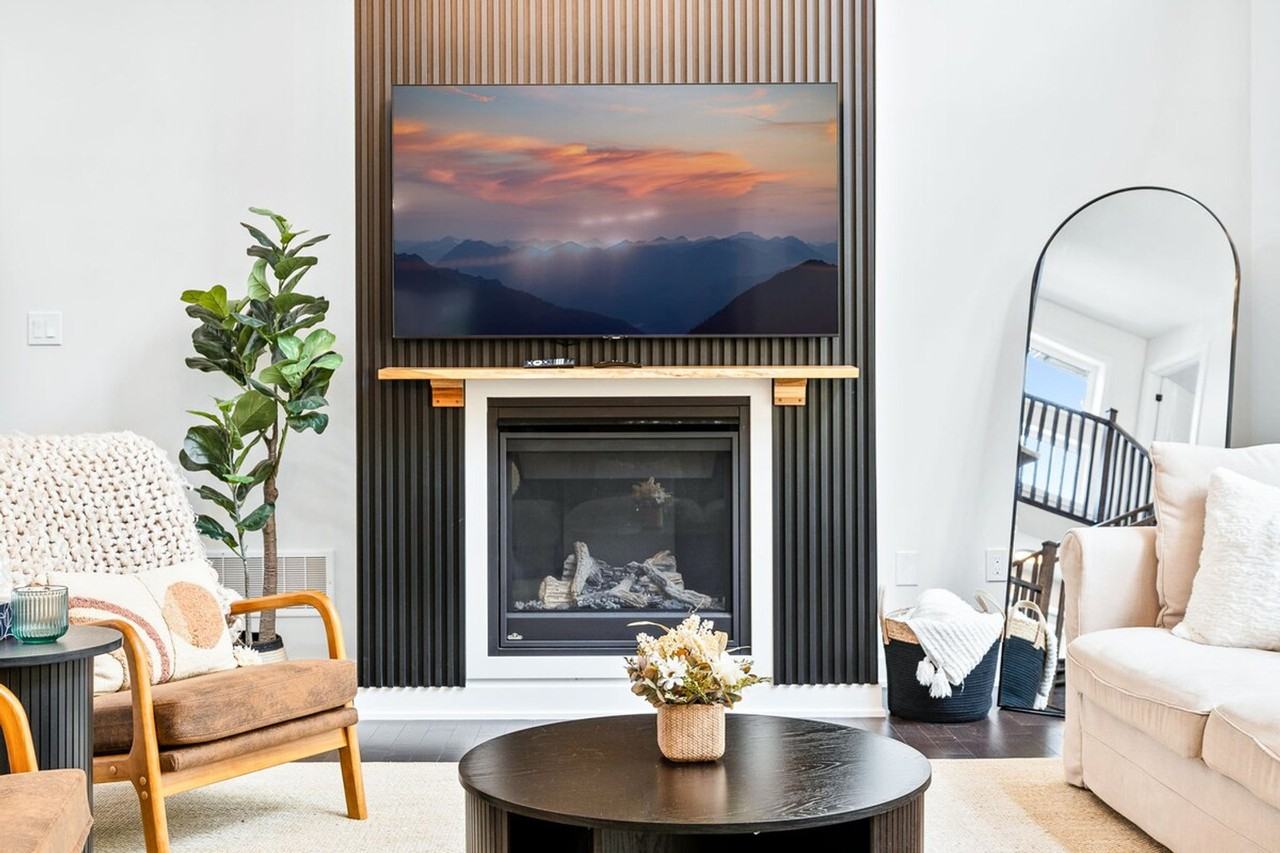 1042 Greensview Dr #1322496P - Photo 5 of 50