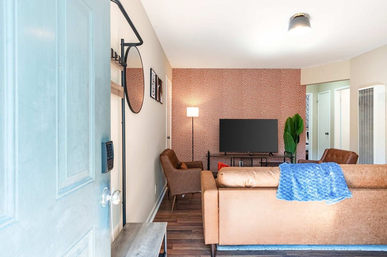 2312 Bonar Street #1325685P - Photo 2 of 50