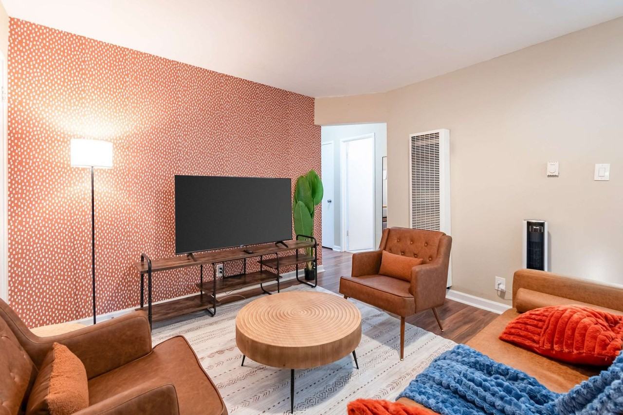 2312 Bonar St #1325685P - Photo 6 of 50