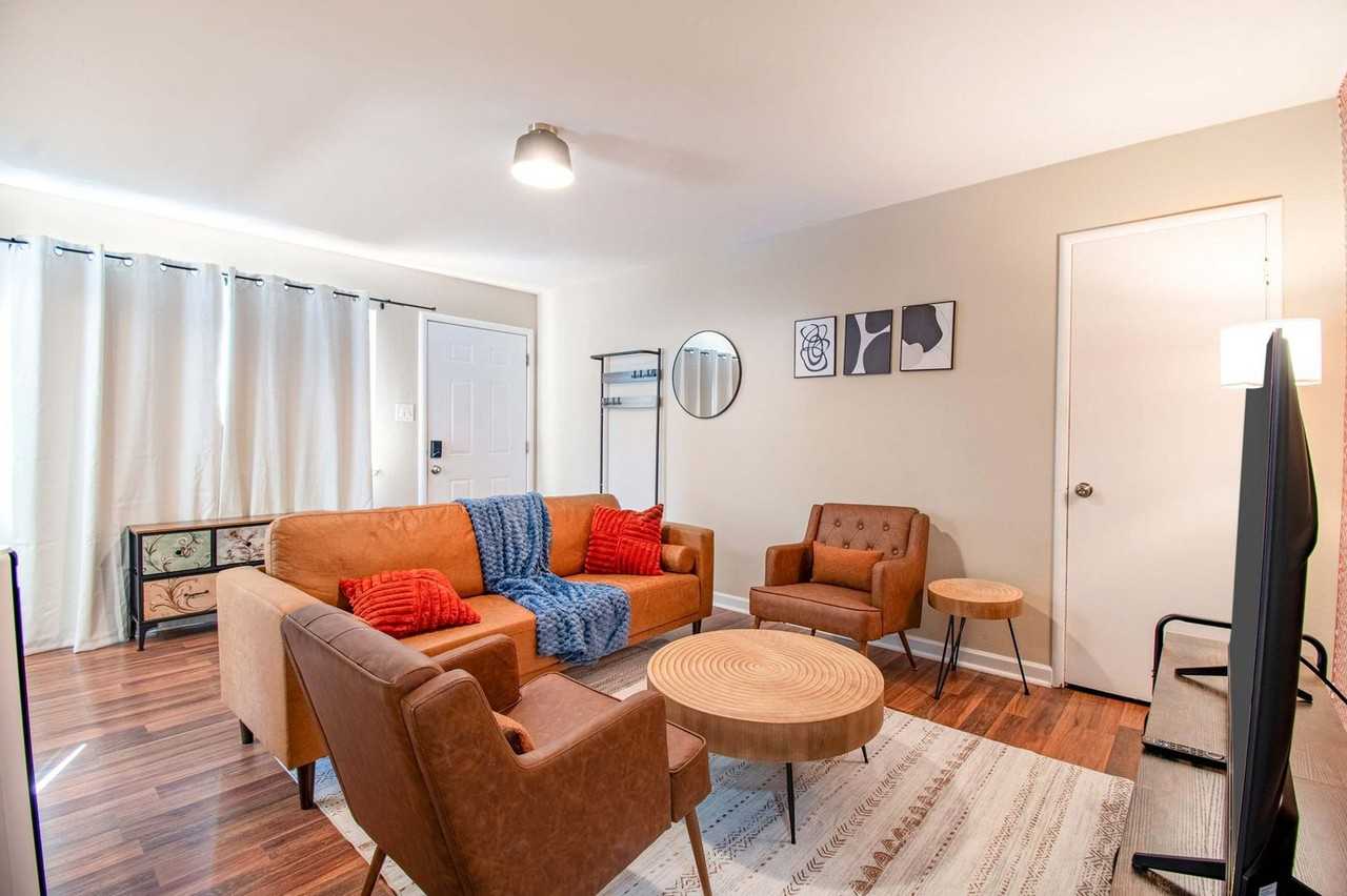 2312 Bonar St #1325685P - Photo 7 of 50