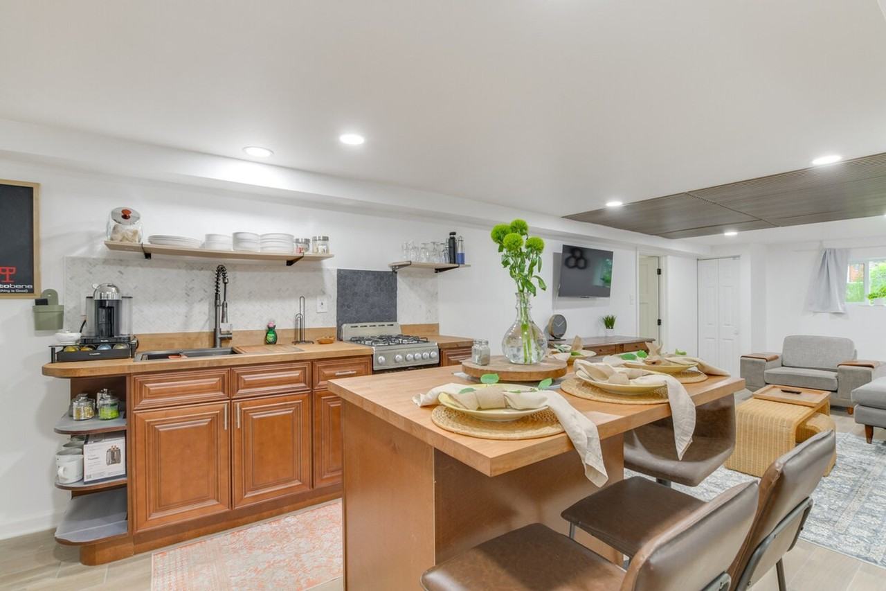 4642 W Montana St #1306856P - Photo 2 of 24