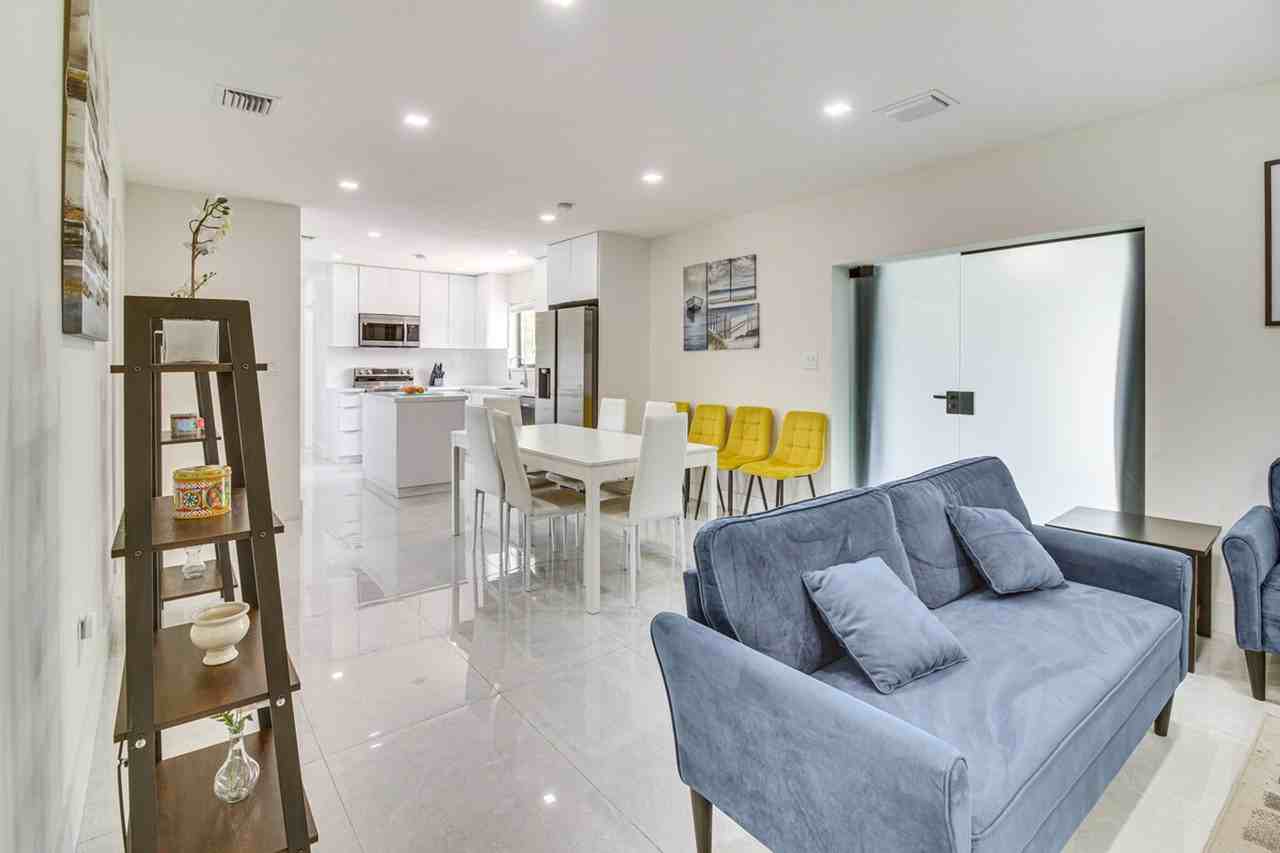 6124 Southwest 64th Terrace #1307108P - Photo 3 of 30