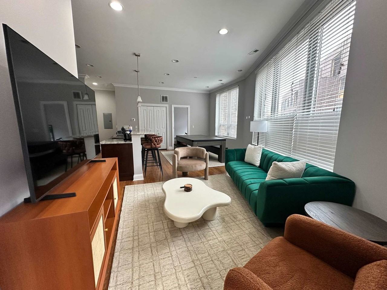 951 W Huron St #1322524P - Photo 2 of 19