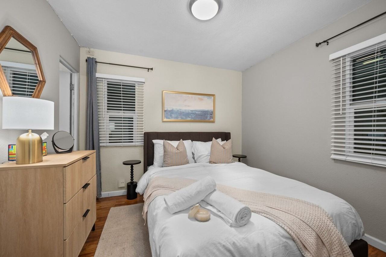 223 28th St #1330859P - Photo 6 of 11