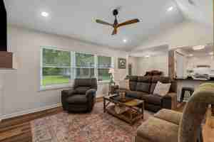 featured image of 608 S 21st Ave