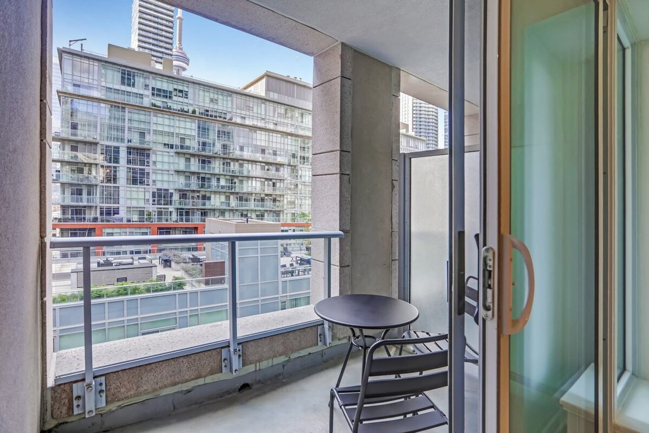 208 Adelaide Street West #1328522P - Photo 5 of 32