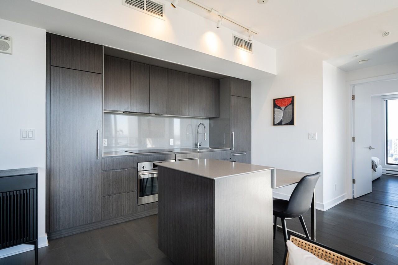 1316 Rue Saint-Antoine O #1326060P - Photo 7 of 46