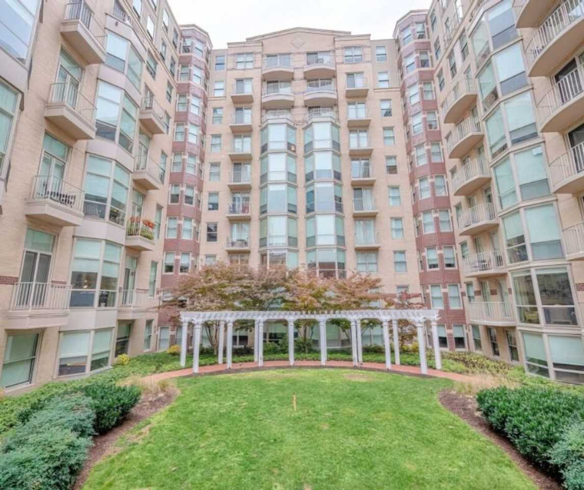 690 D St Nw #1328505P - Photo 3 of 13