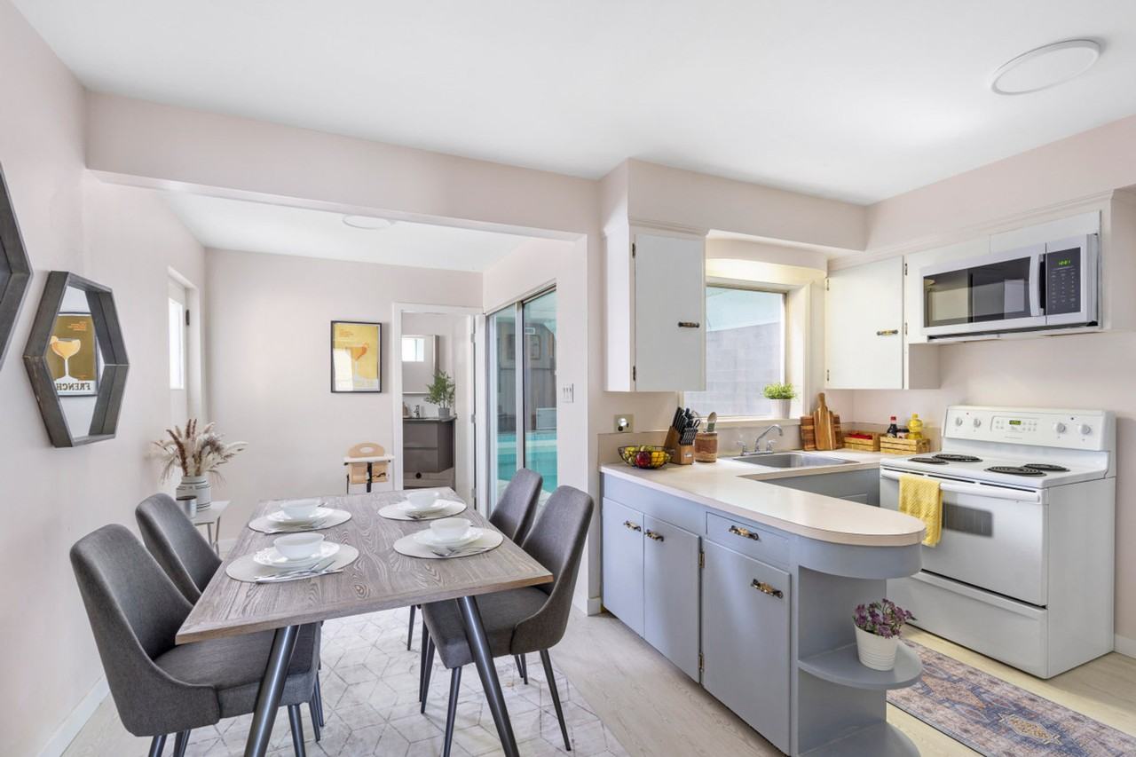 2694 West King Edward Avenue - Photo 3 of 34