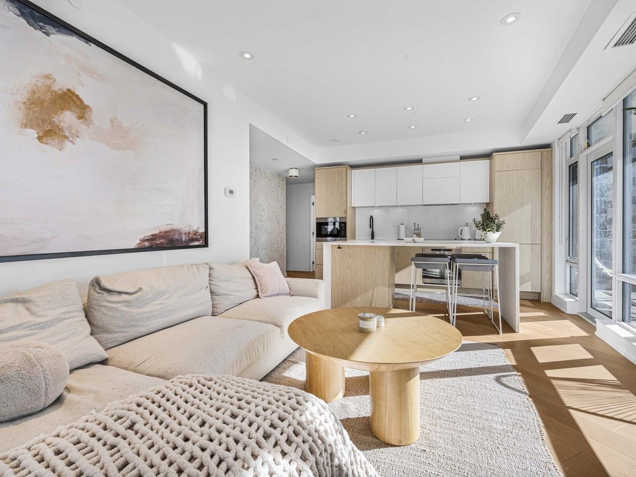 21 Widmer Street #1811 - Photo 3 of 32