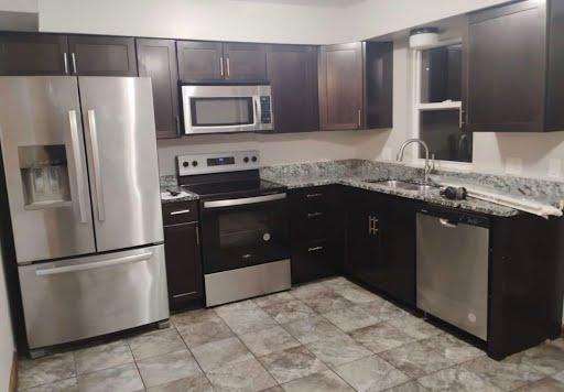 1208 Frazier Ave - Photo 3 of 9