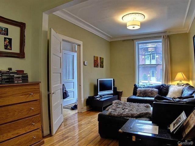 2276 Rue Cartier - Photo 2 of 7