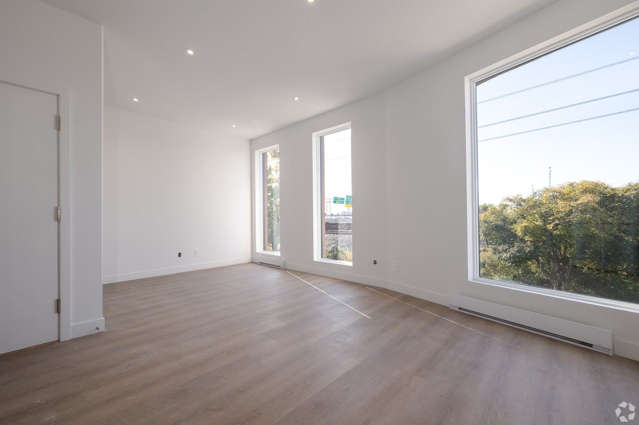 675 Rue Butler #101 - Photo 2 of 16