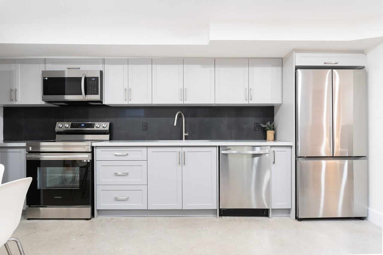 180 Maria Street - Photo 2 of 24
