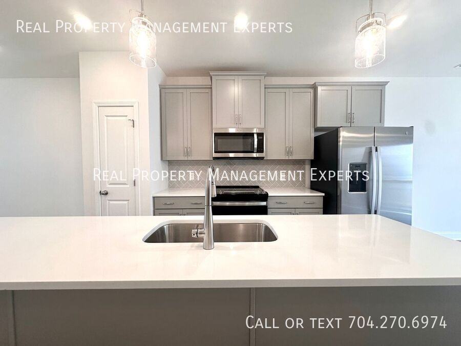 5008 Layman Drive - Photo 2 of 30