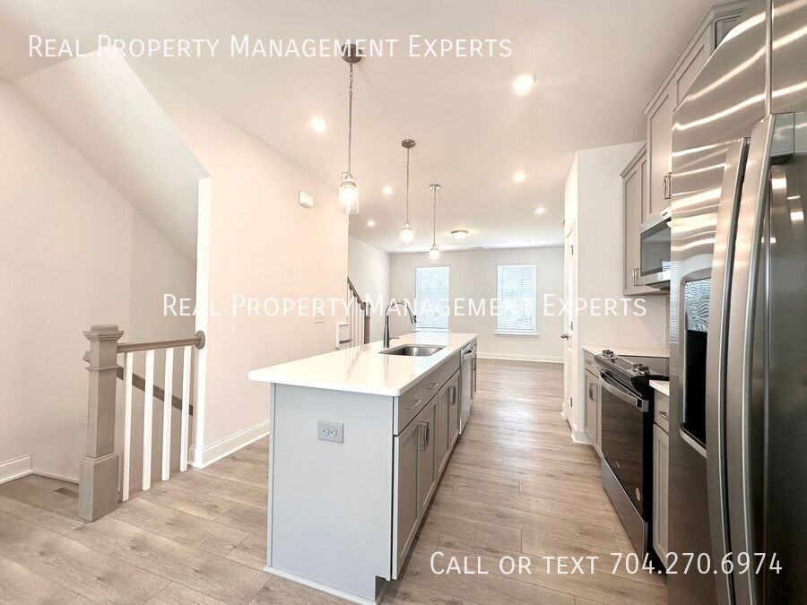 5008 Layman Drive - Photo 6 of 30