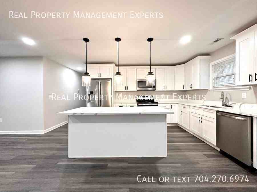 2000 St John St - Photo 2 of 17