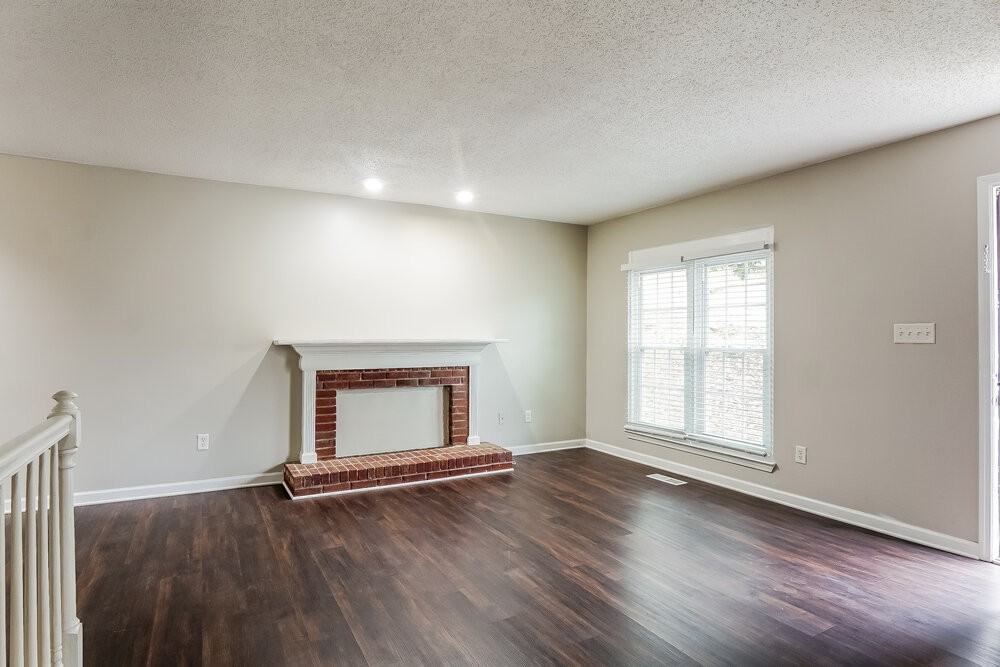 2724 Wellington Dr - Photo 4 of 17