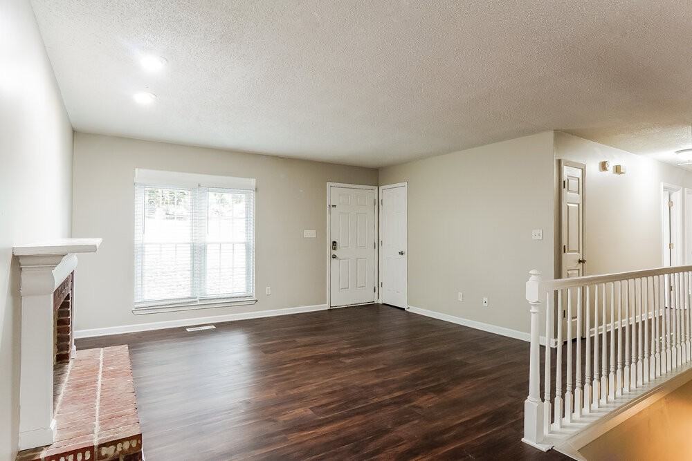 2724 Wellington Dr - Photo 6 of 17