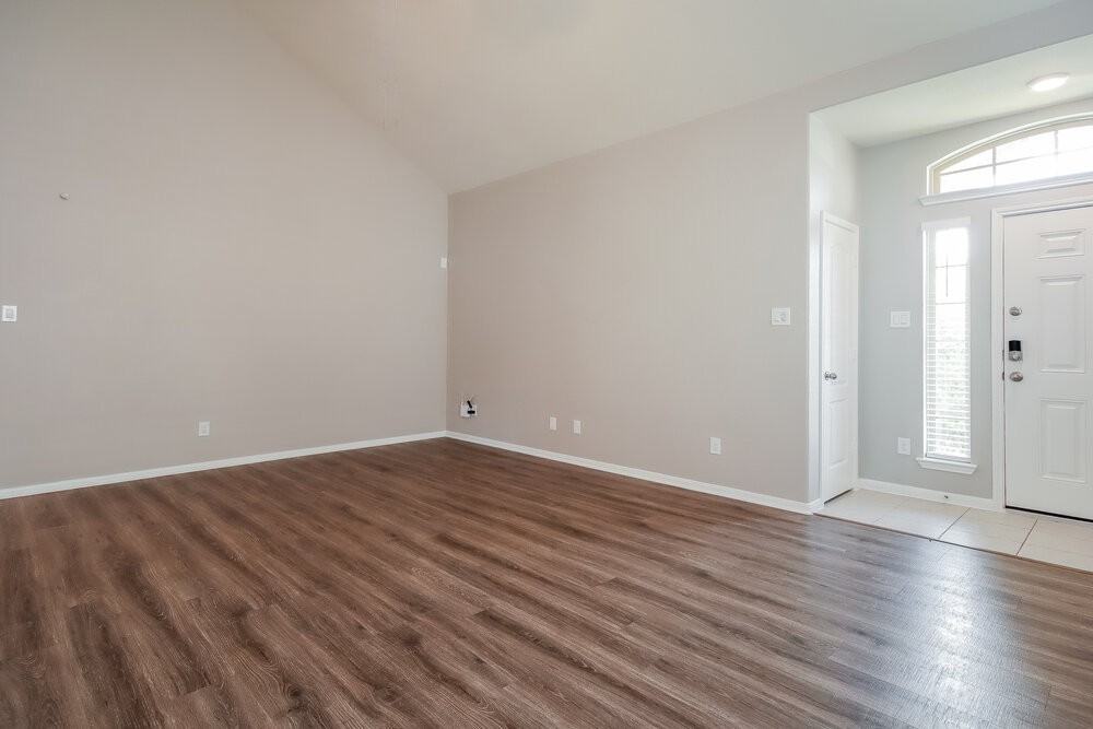 5107 Gulf Stream Ln - Photo 5 of 17