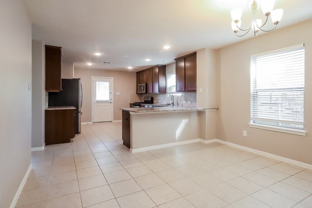 5107 Gulf Stream Ln - Photo 7 of 17