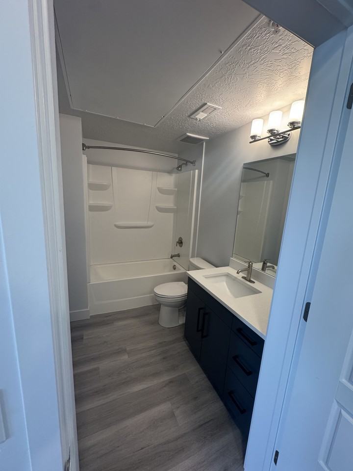 Entry Note Apartments - Photo 6 of 21