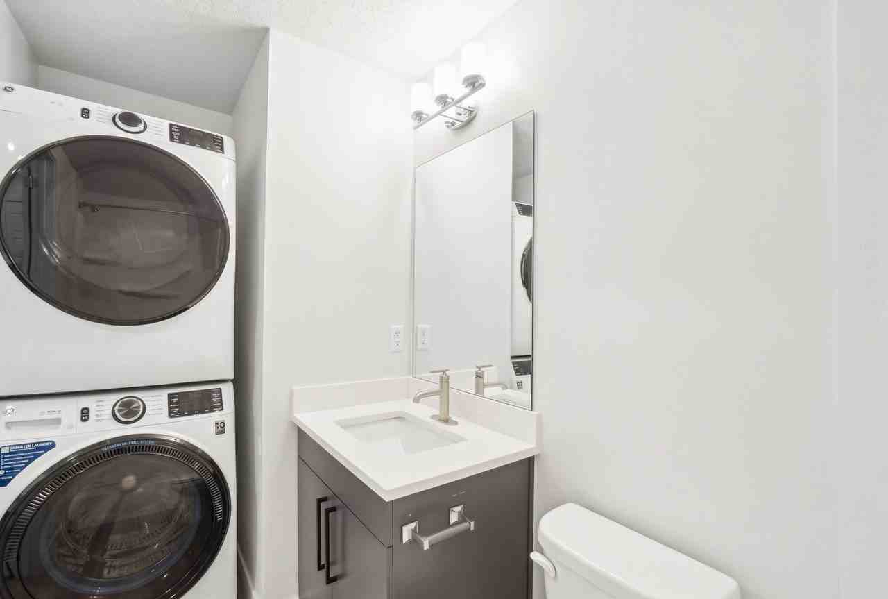 Entry Note Apartments - Photo 5 of 21