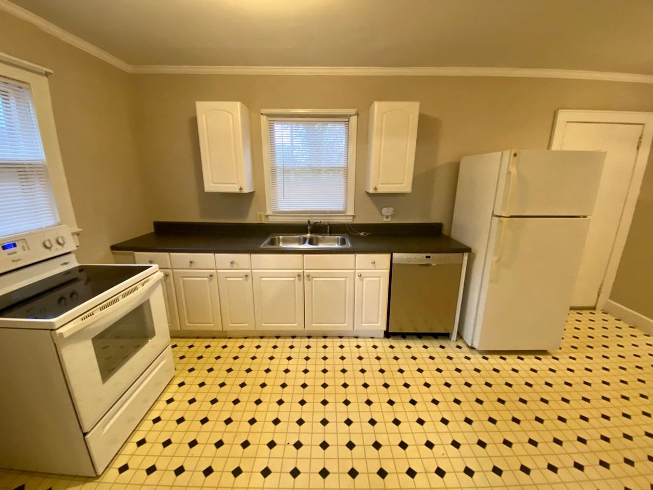 1009 Florence Street - Photo 4 of 11