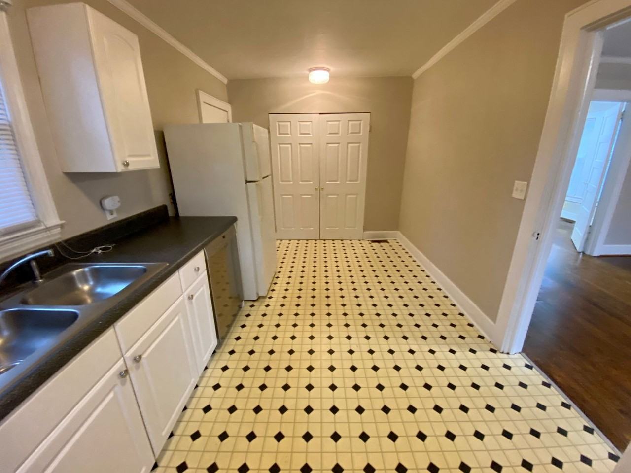 1009 Florence Street - Photo 6 of 11