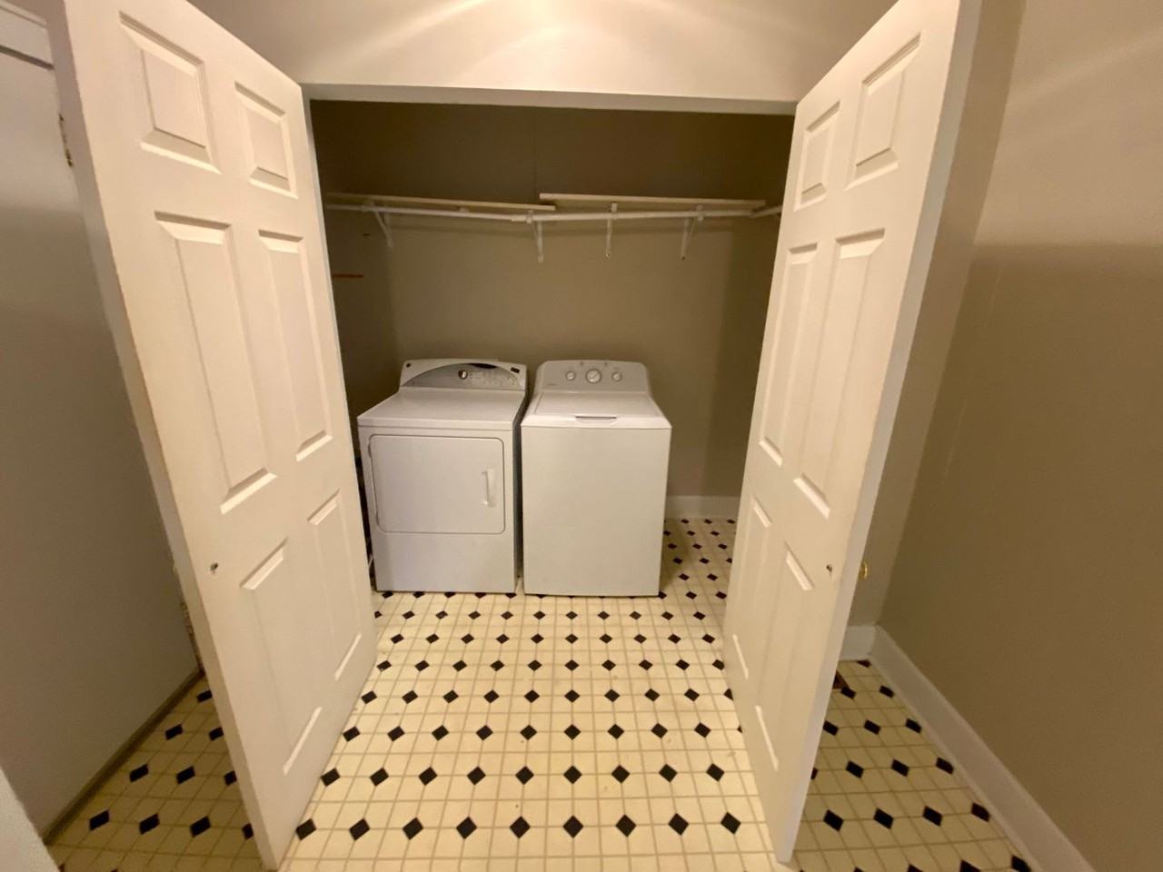 1009 Florence Street - Photo 7 of 11