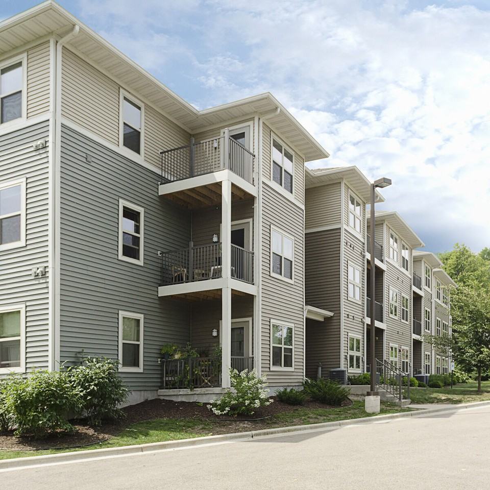 Monroe Street Apartments - Photo 3 of 20