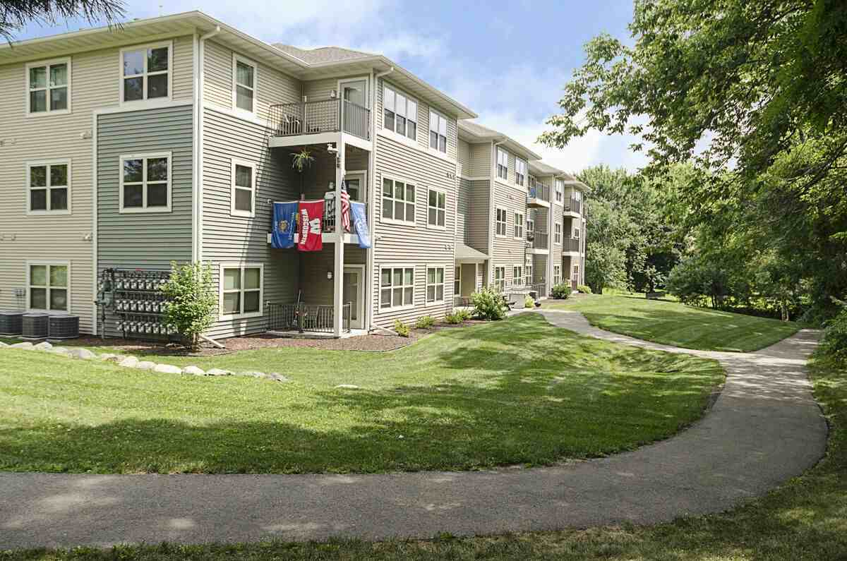 Monroe Street Apartments - Photo 4 of 20