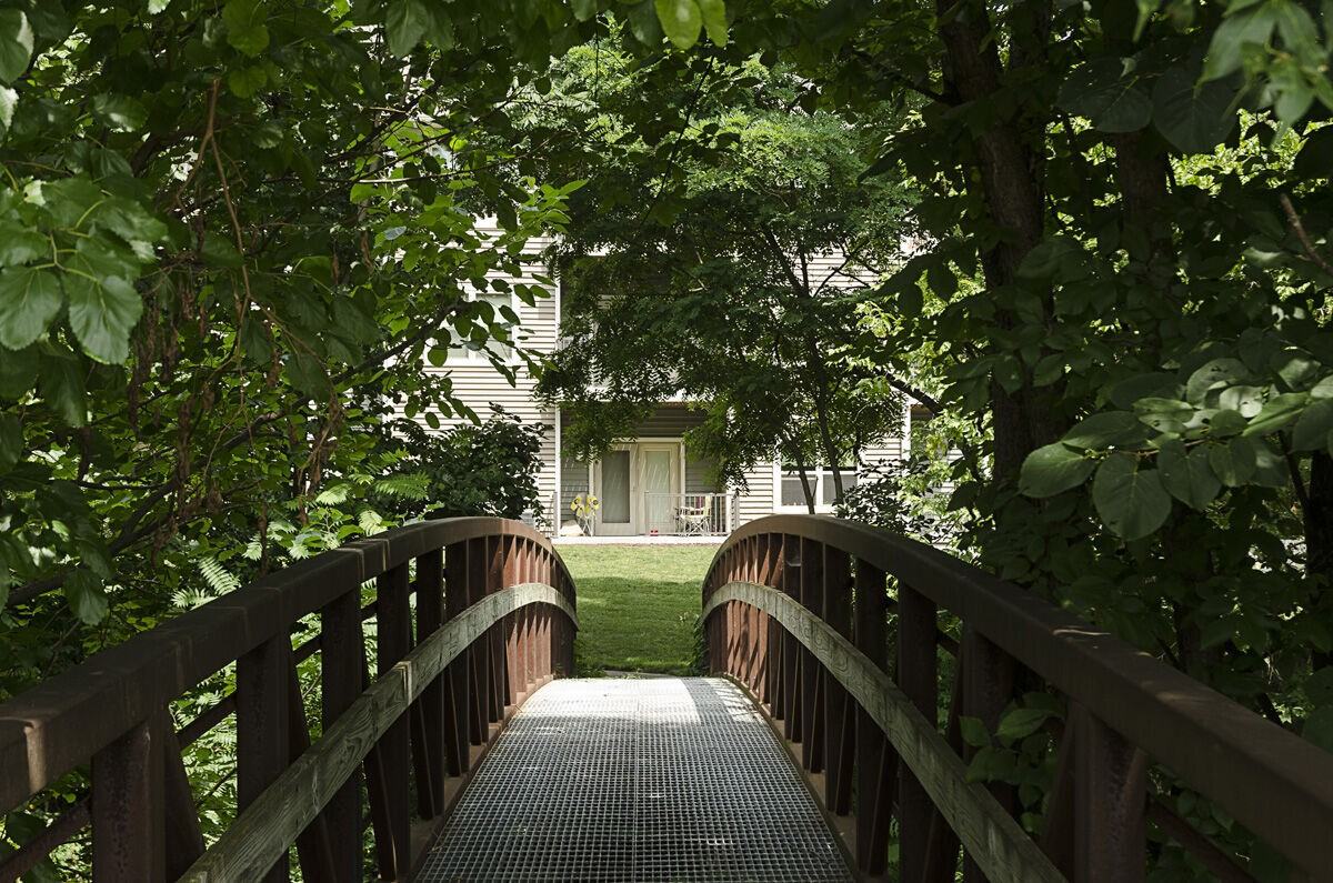 Monroe Street Apartments - Photo 6 of 20