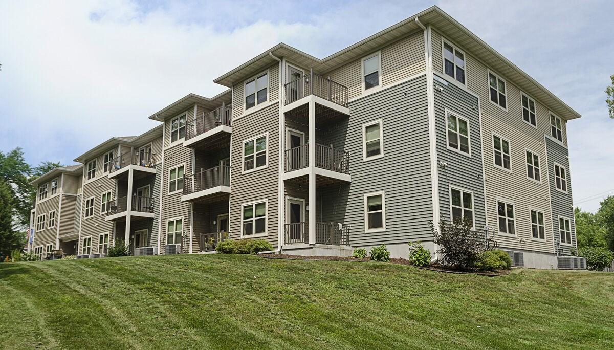 Monroe Street Apartments - Photo 7 of 20