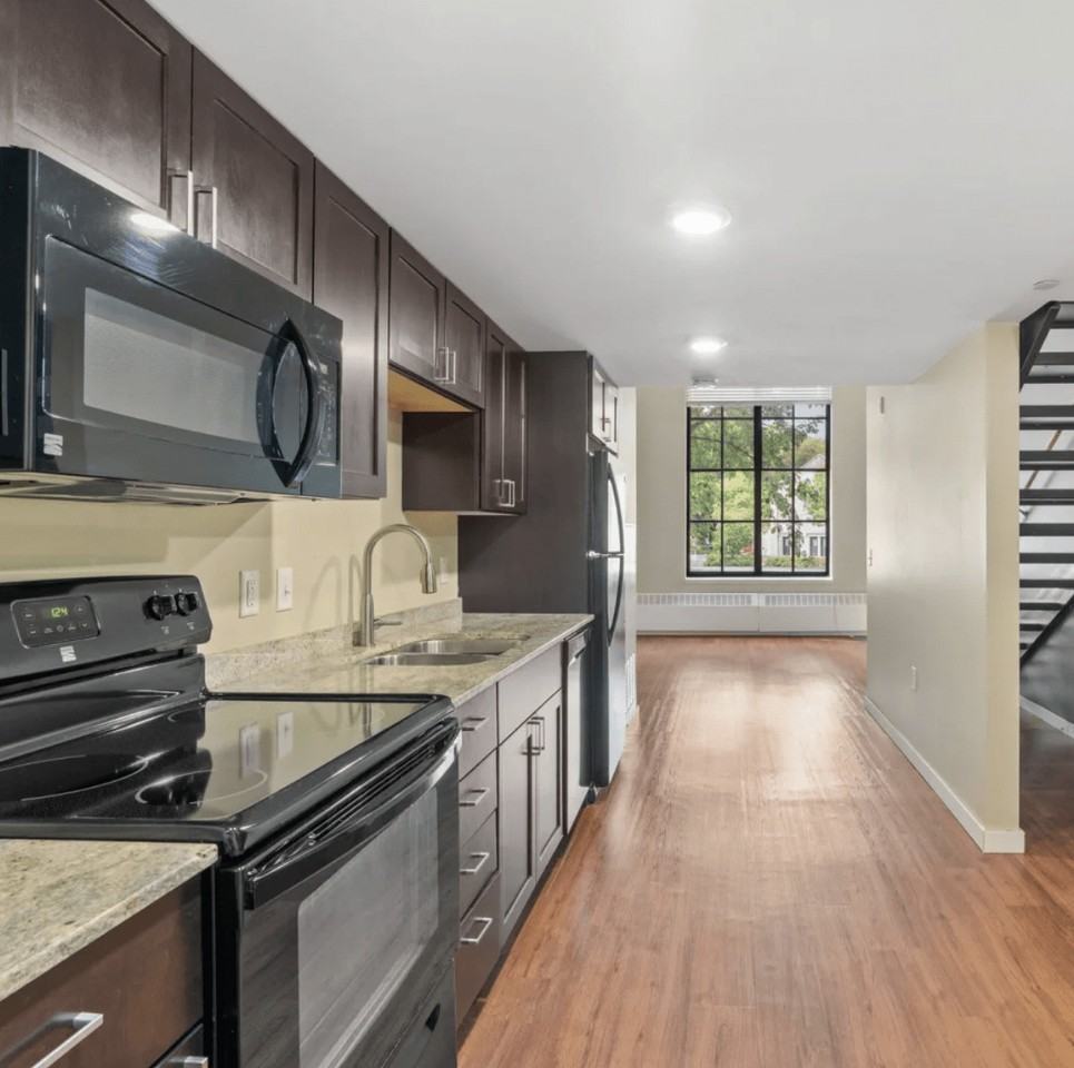 430 Oak Grove - Photo 3 of 36