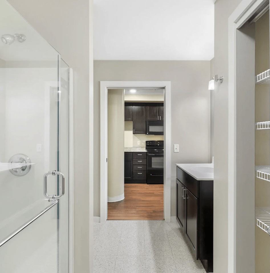 430 Oak Grove - Photo 4 of 36