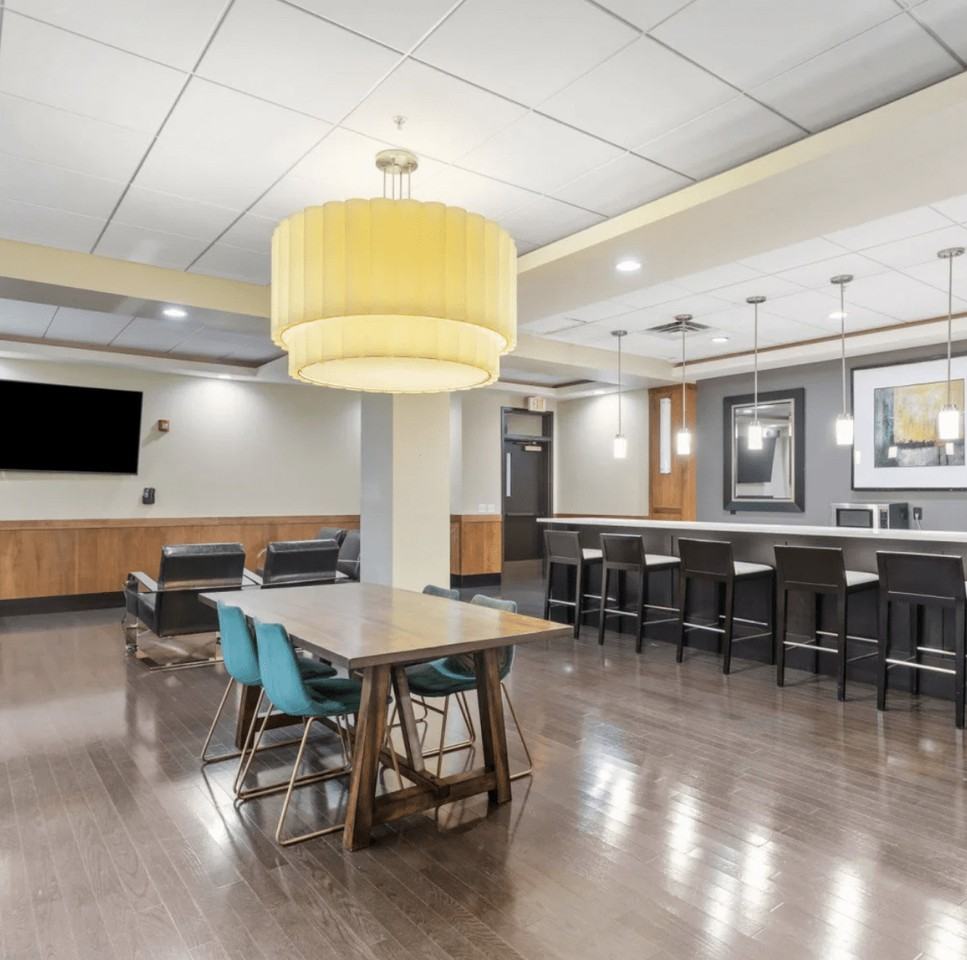 430 Oak Grove - Photo 7 of 36