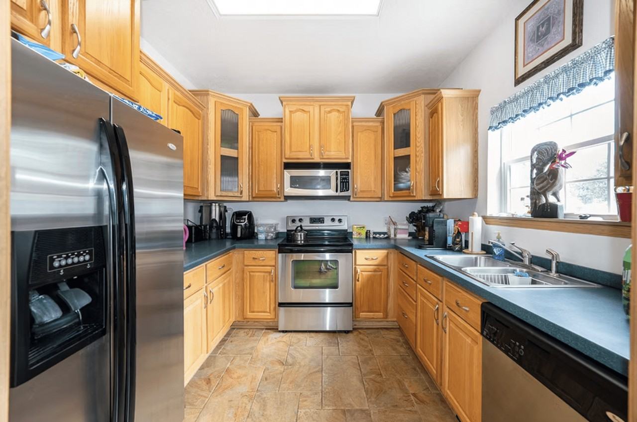 Williamsburg Manor - Photo 6 of 19