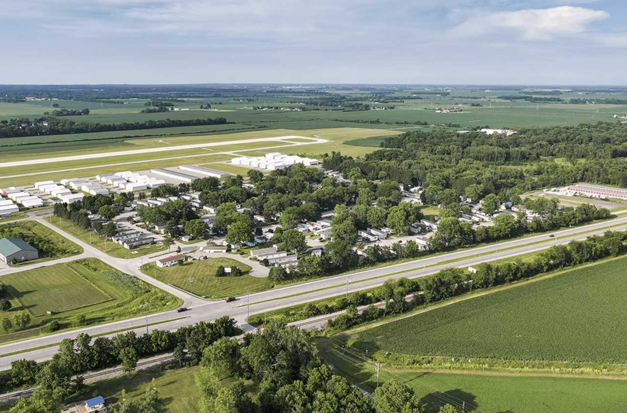 Williamsburg Manor - Photo 7 of 19