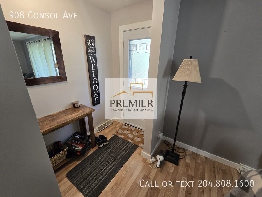 908 Consol Ave - Photo 2 of 10