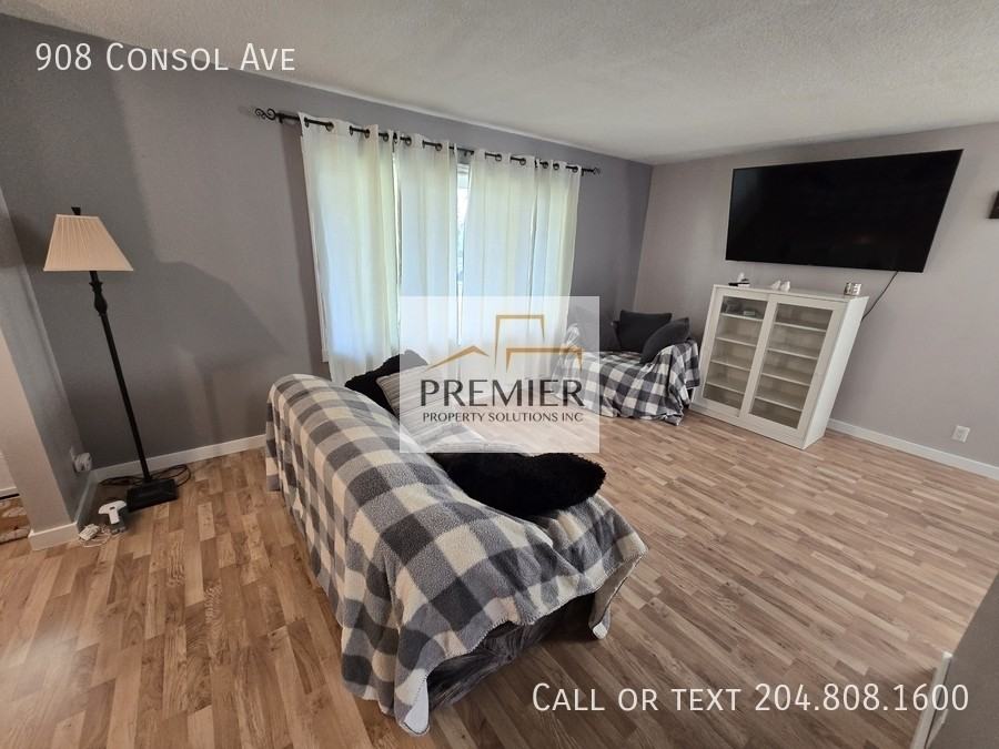 908 Consol Ave - Photo 3 of 10