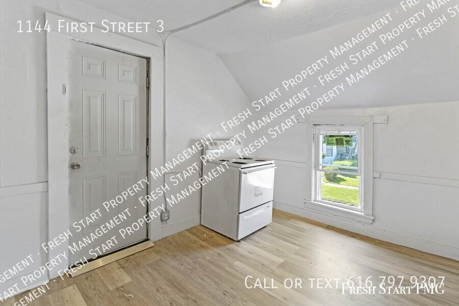 1144 1st St - Photo 5 of 16