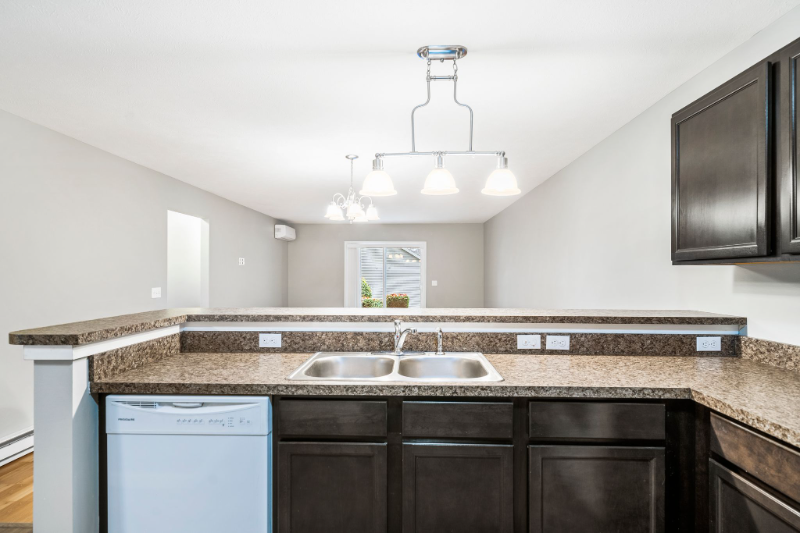 1243 Terrace Ave - Photo 2 of 15